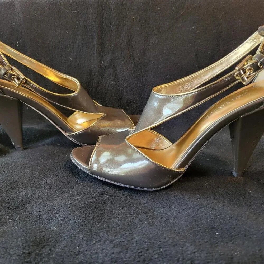 Patent leather metallic beige with gold trim 3 1/2 inch Ann Taylor heels size 6 - Picture 4 of 9